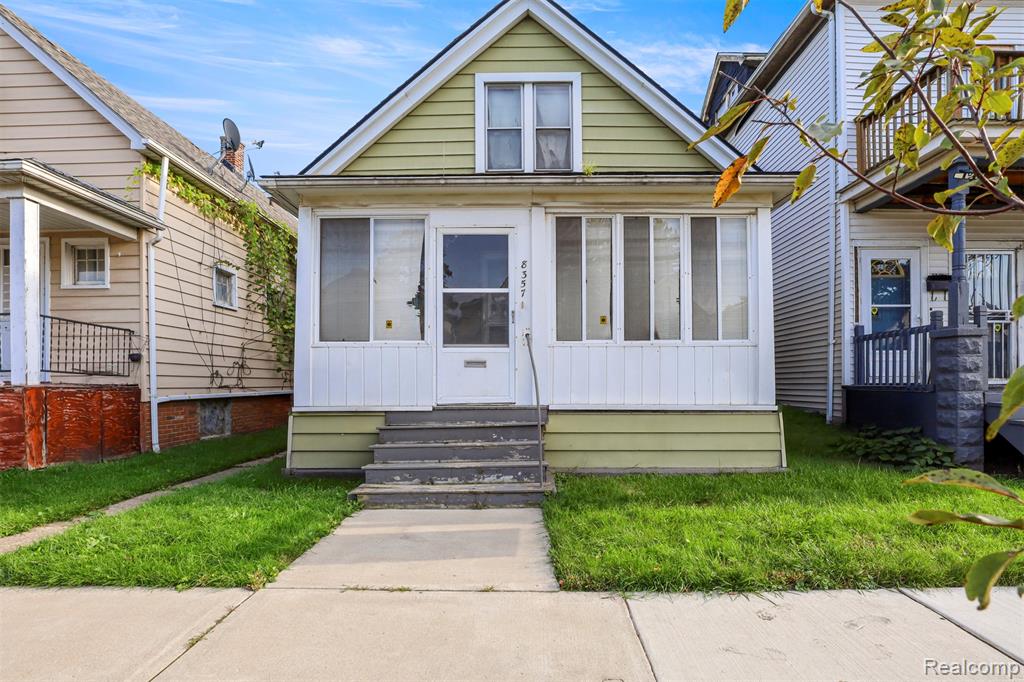 8357 Navy Street — photo