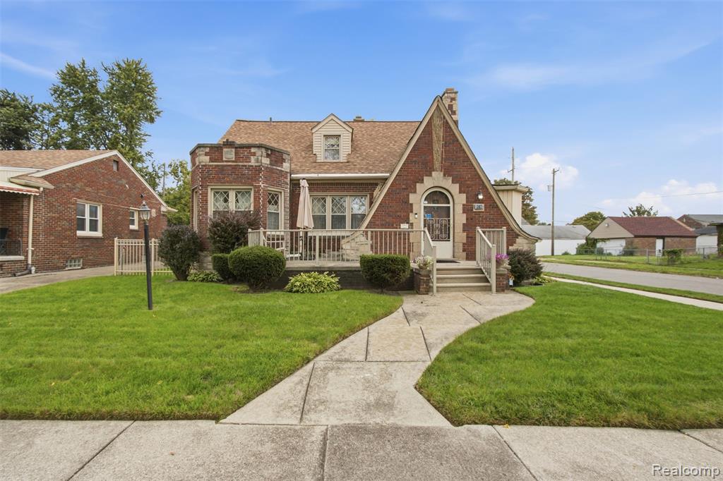 202 Riverside Drive — photo