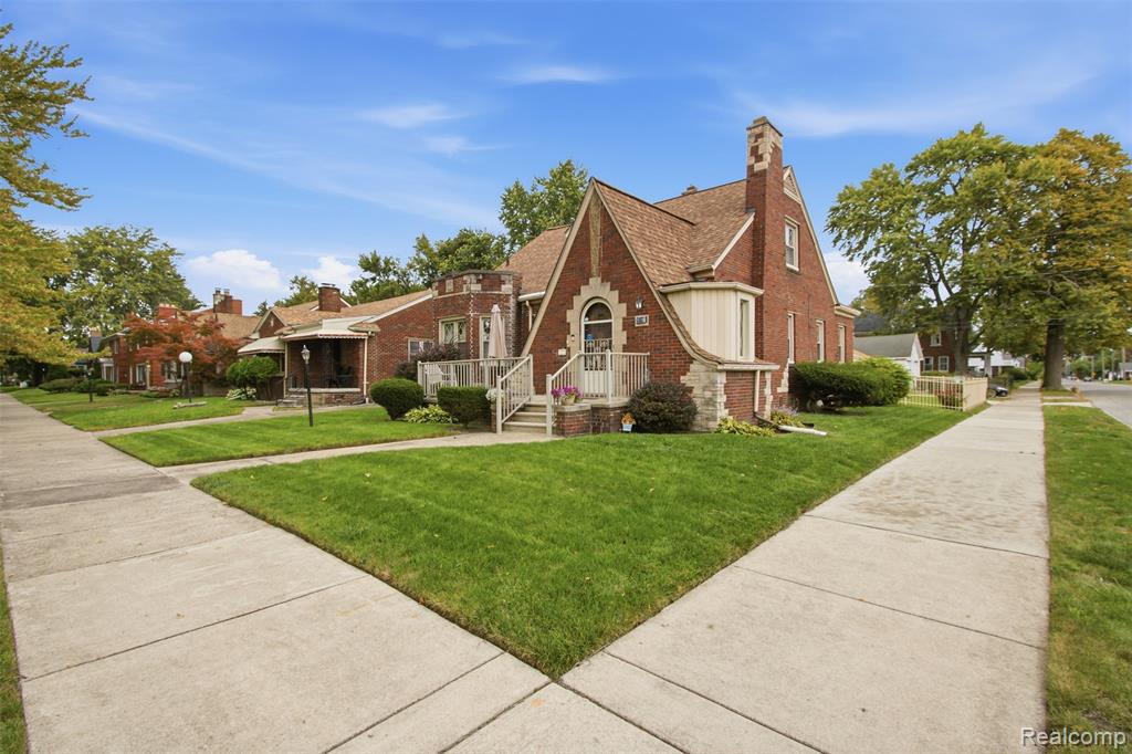 202 Riverside Drive, Detroit, MI 48215 — photo 2
