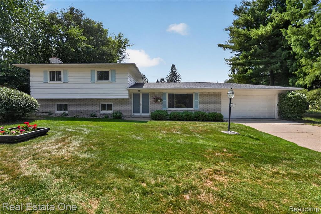 219 Allen Lake Drive — photo