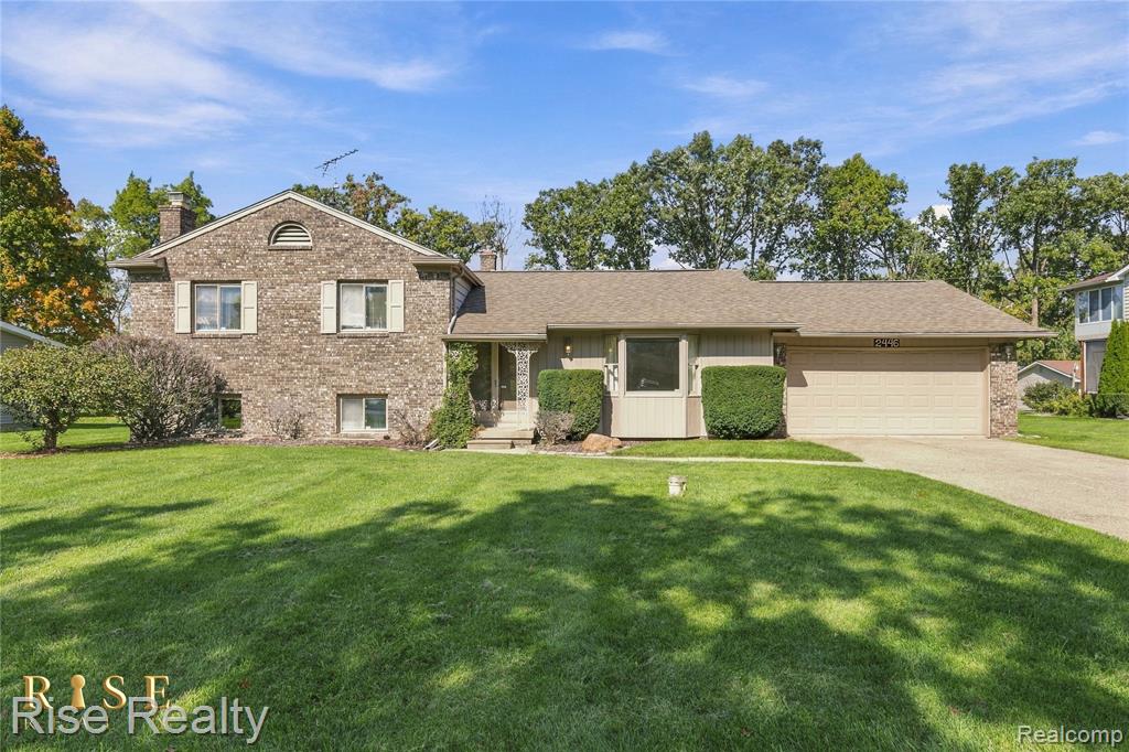 2446 Hutchinson Lane — photo