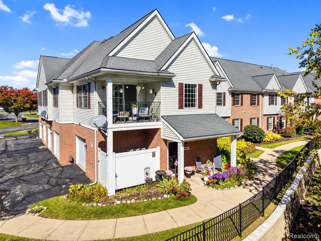 1066 Shiawassee Circle — photo