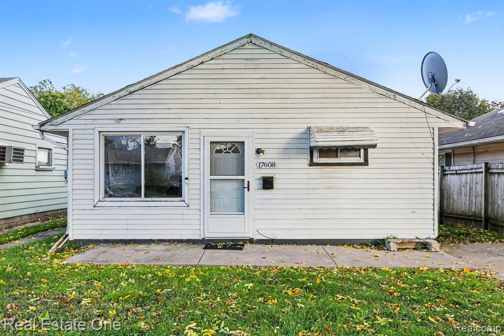 17608 Flora Street — photo