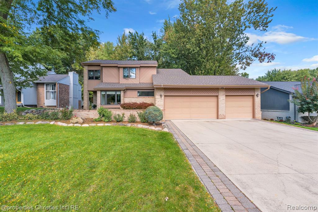 7566 Ashburton Court — photo