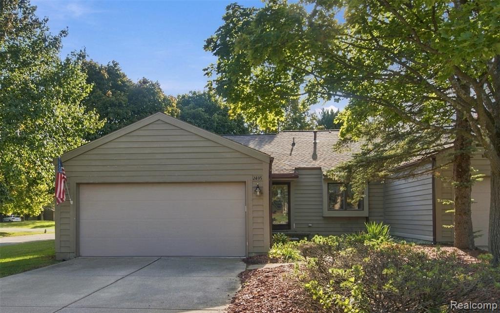 2495 Valley Oaks Circle — photo