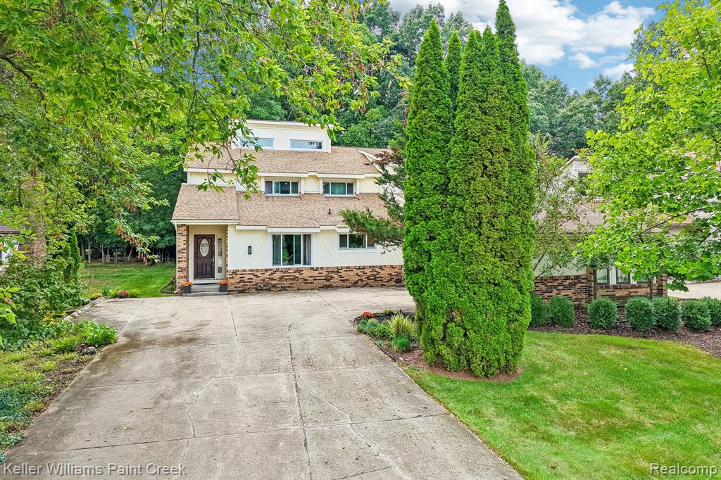 5832 Naneva Court — photo