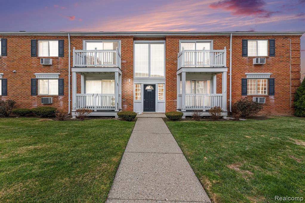 2440A Parmenter Blvd Apt 201 — photo