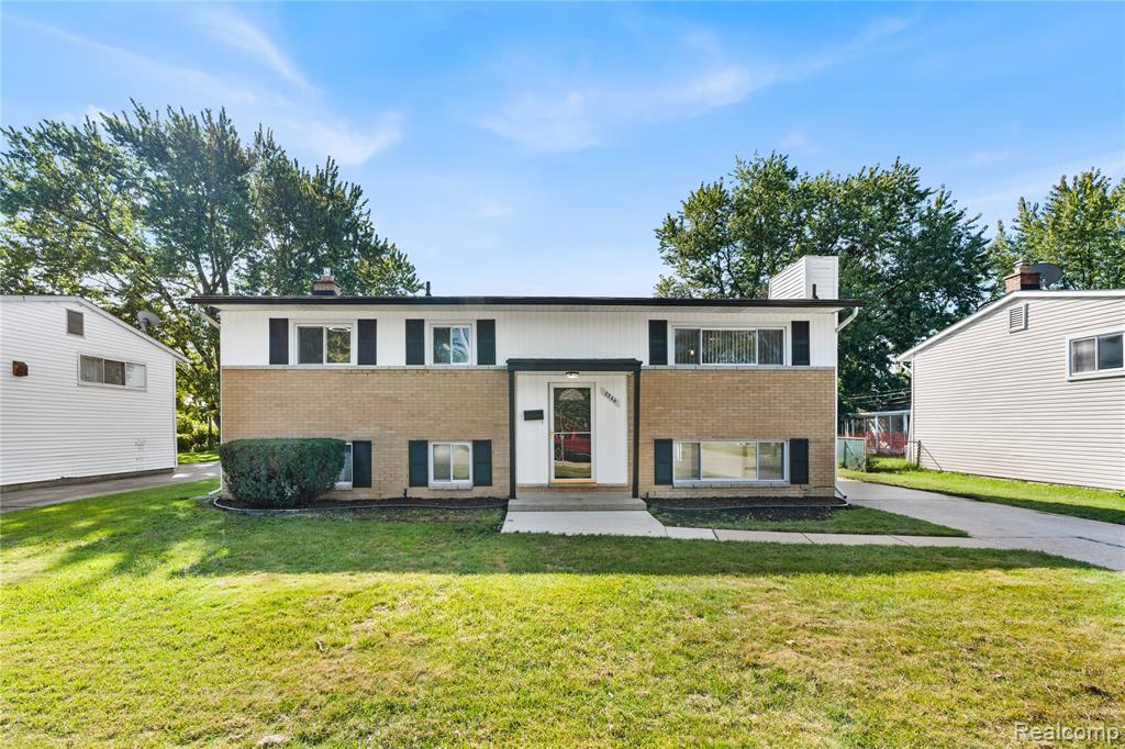 2244 Serra Drive — photo