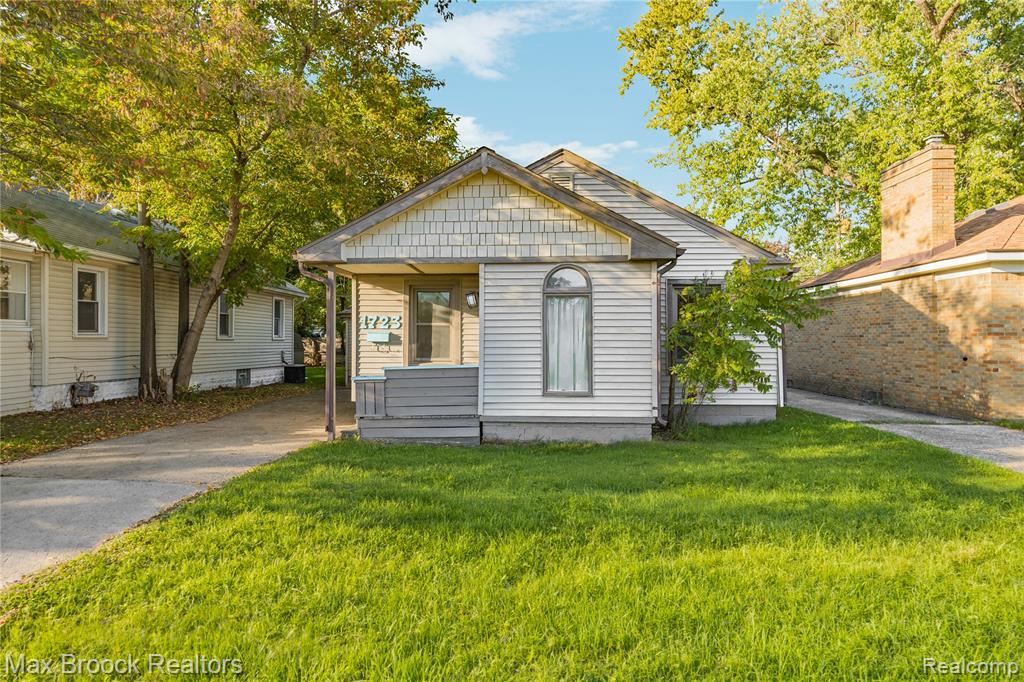 1723 E 10 Mile Road — photo