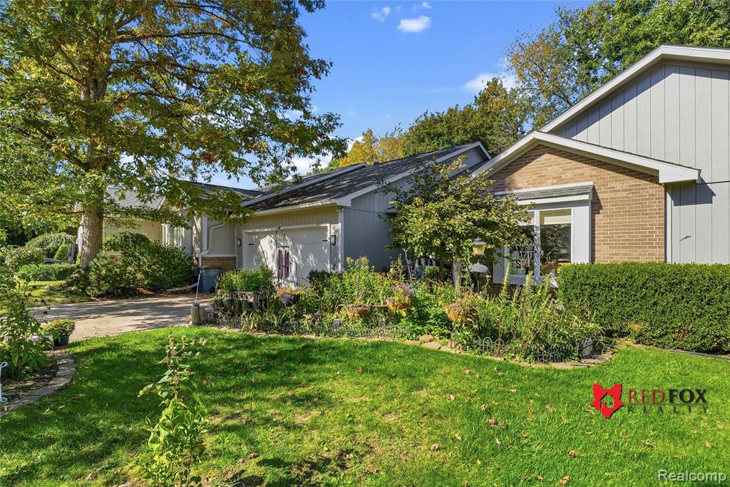 5553 Hickory Circle — photo