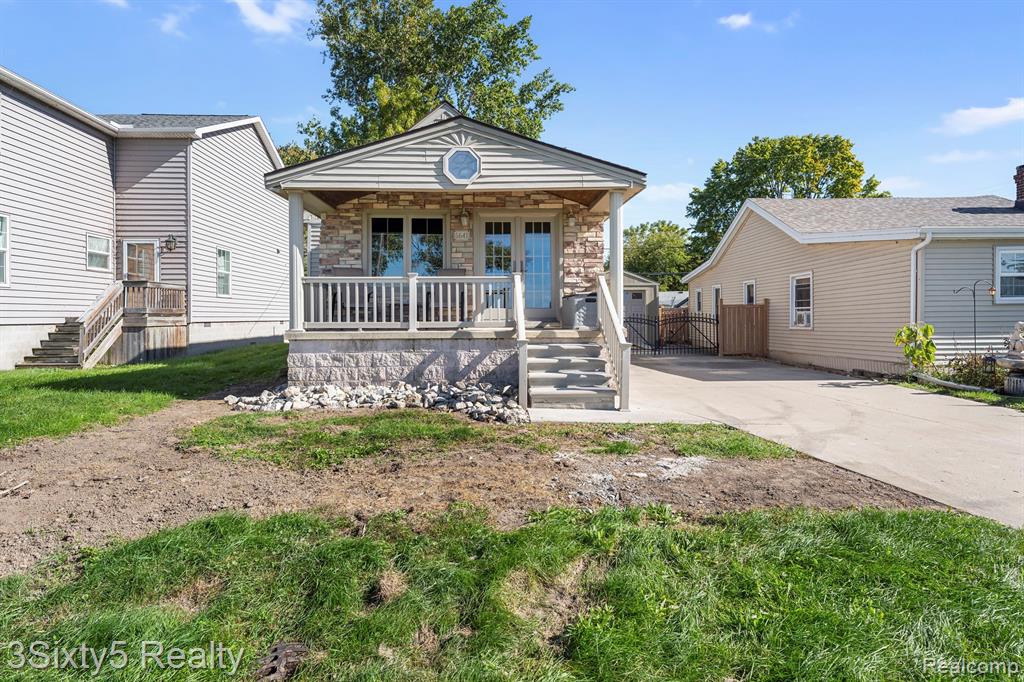 5641 Grandview Drive — photo