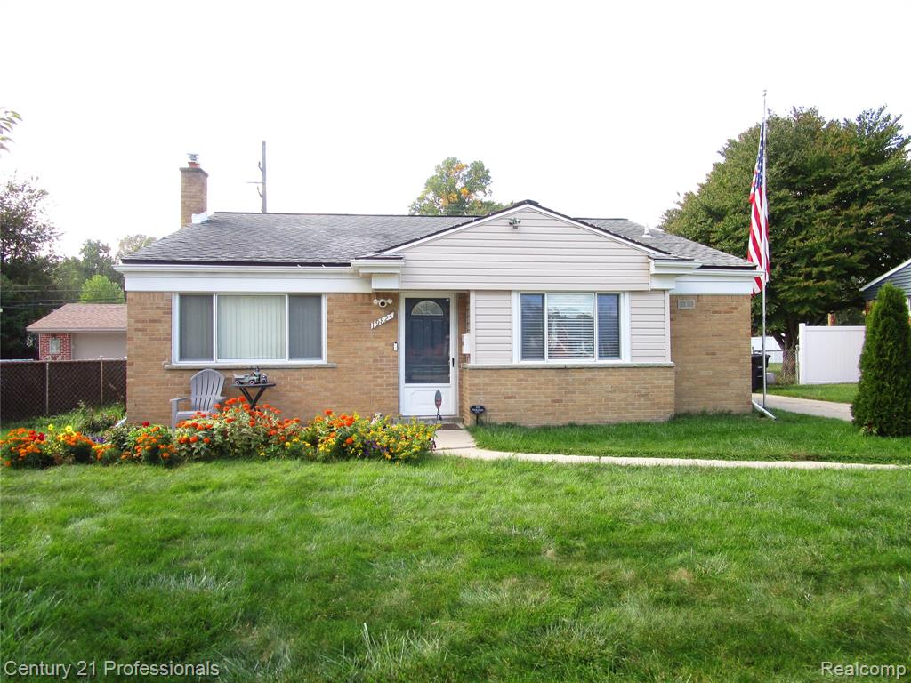 19823 Weyher Street — photo