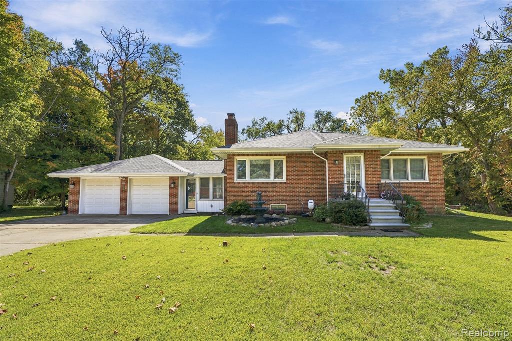 804 E Avon Road, Rochester Hills, MI 48307 — photo 2