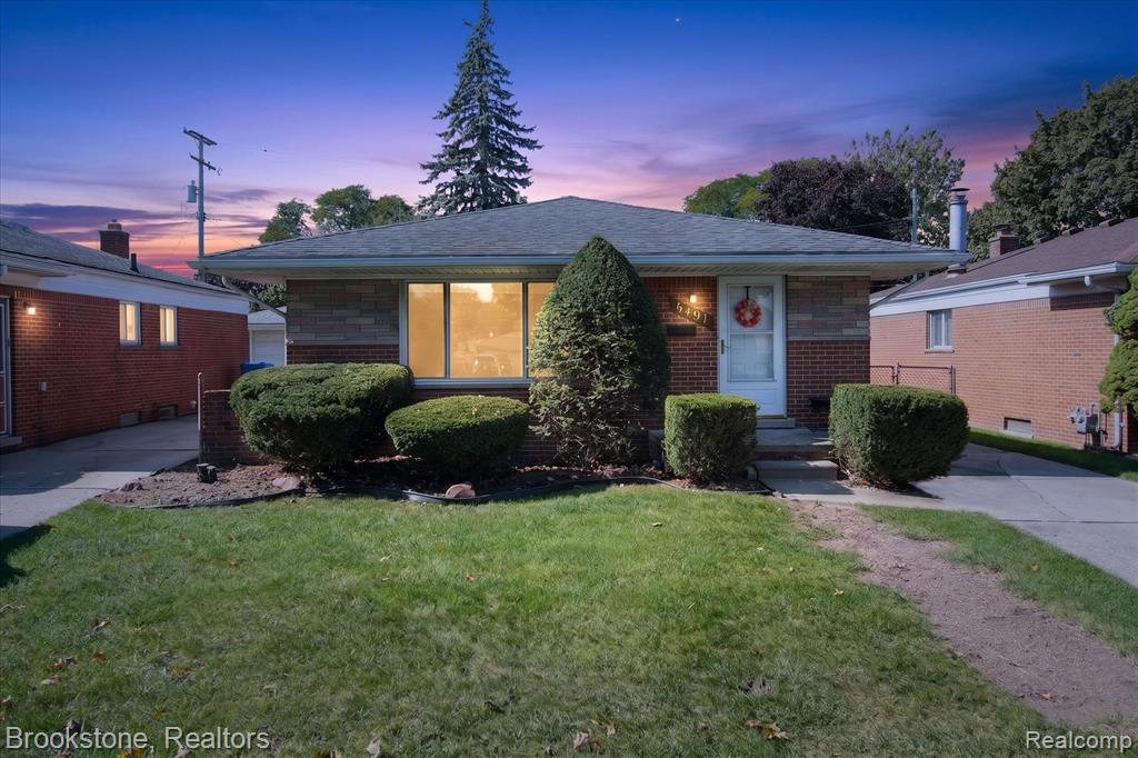 6497 Nightingale Street — photo