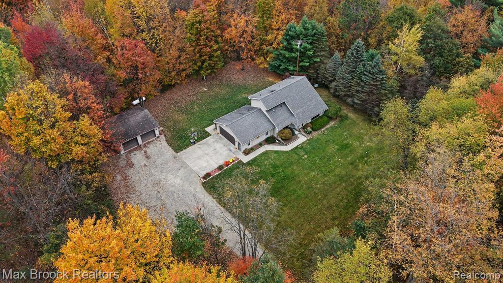 2525 E Deckerville Road, Caro, MI 48723 — photo 2
