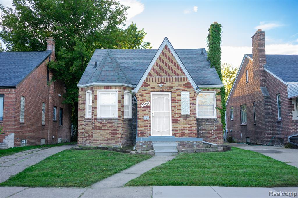 20447 Irvington Street — photo
