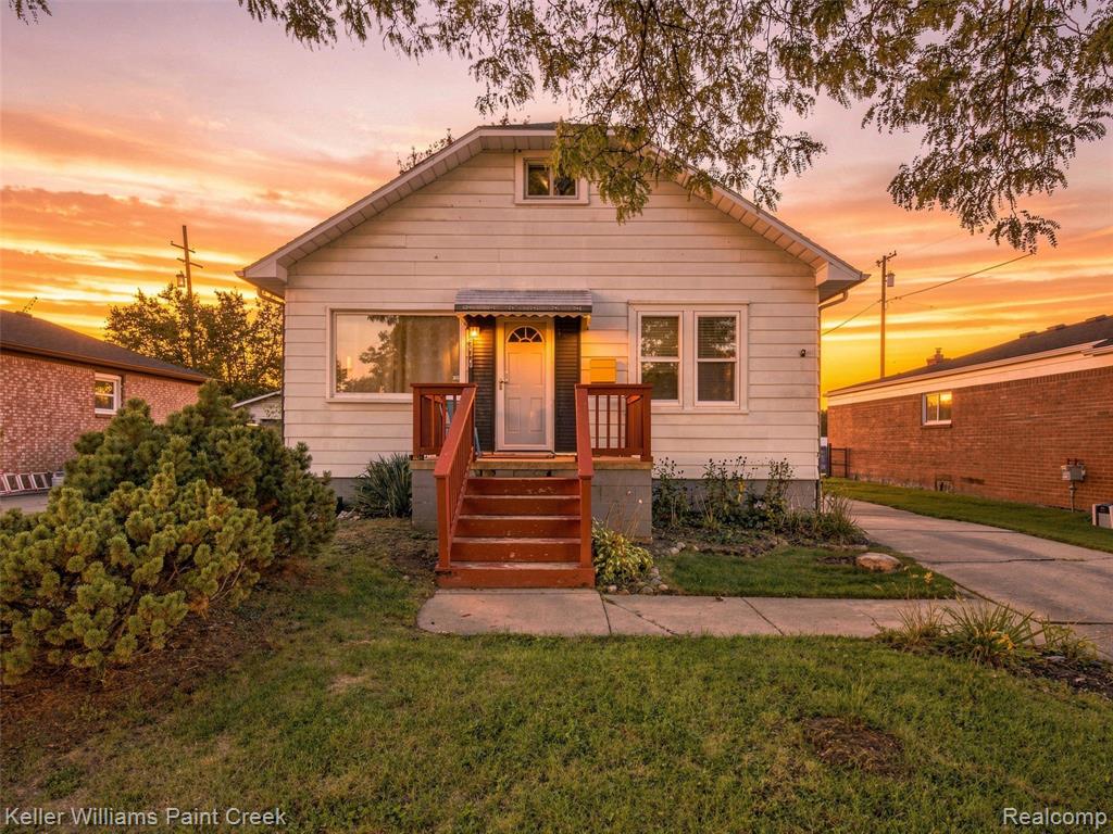 27941 Gladstone Street — photo