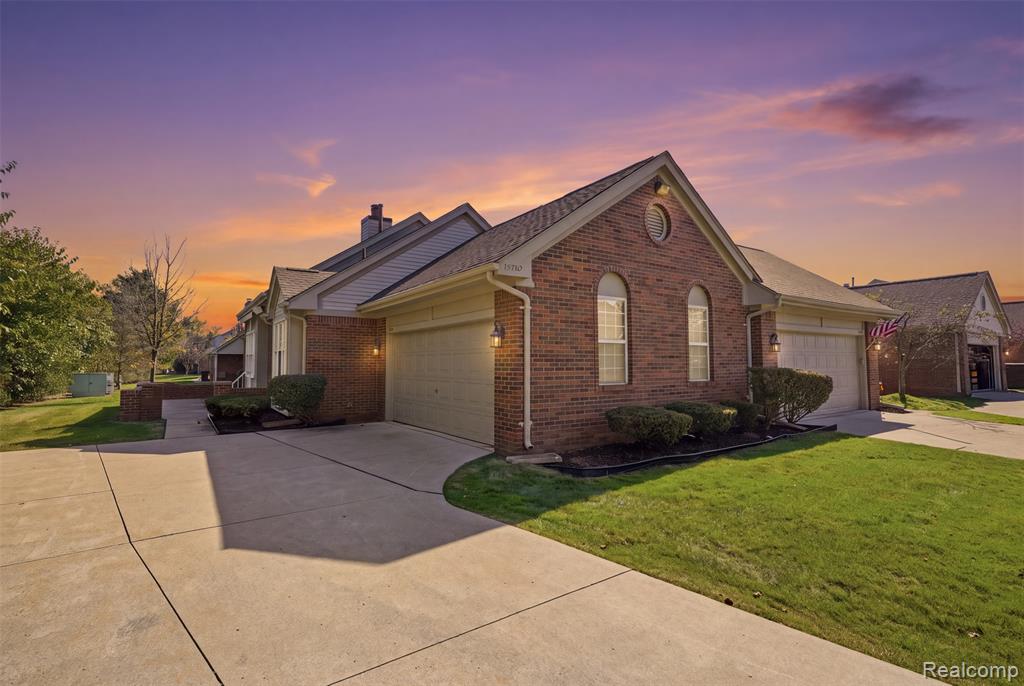 15710 Golfview Drive — photo