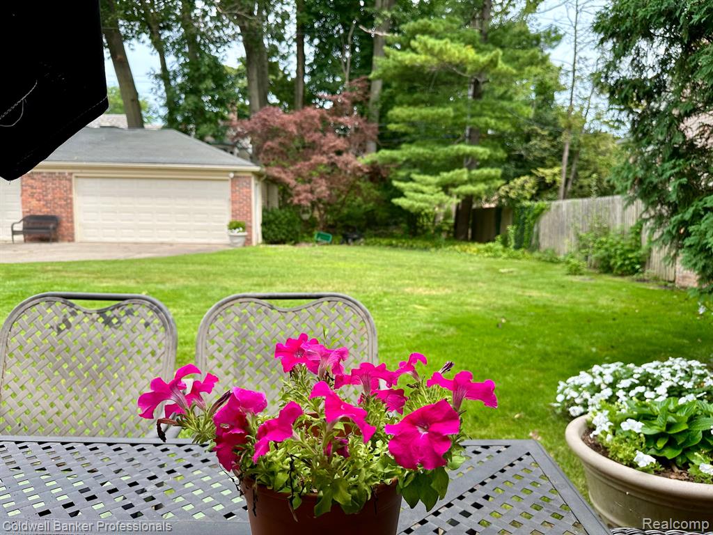360 Neff Road, Grosse Pointe, MI 48230 — photo 2