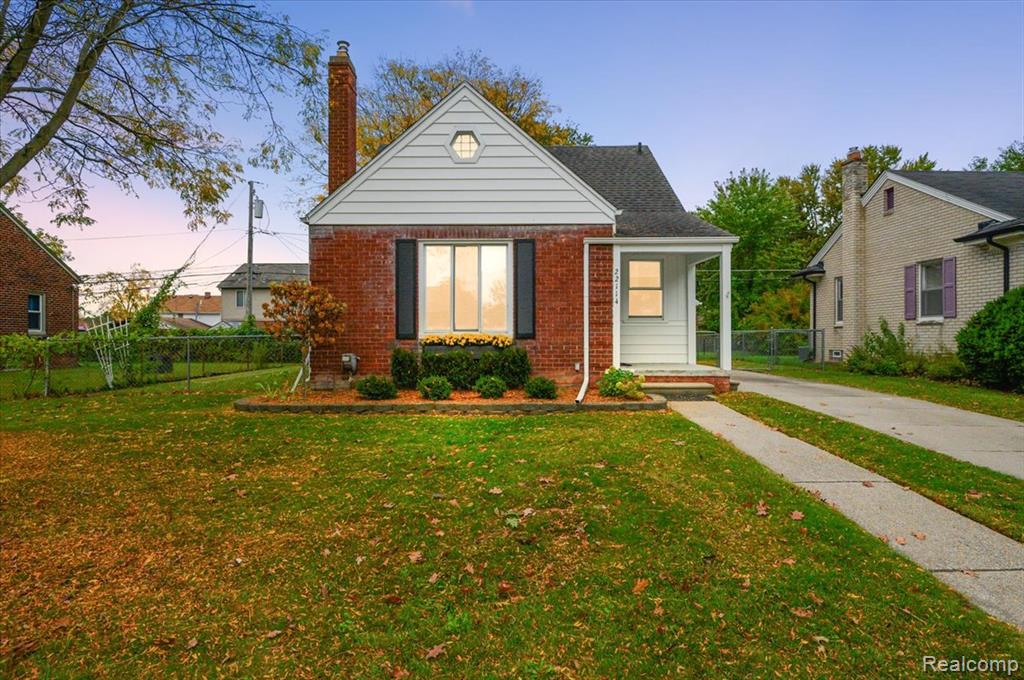 22114 Harper Lake Avenue — photo