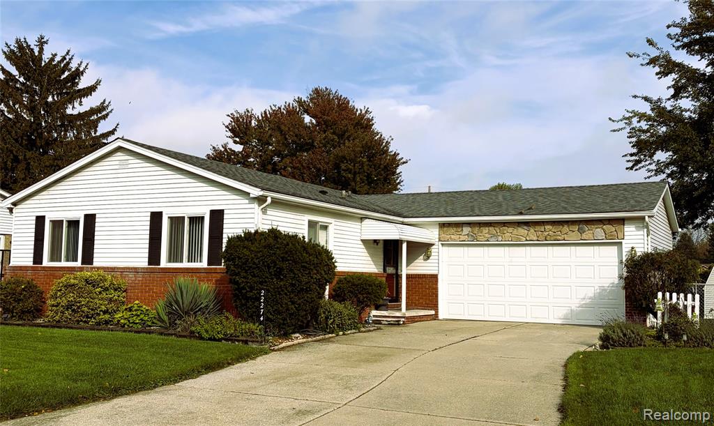 22274 Collette Street — photo