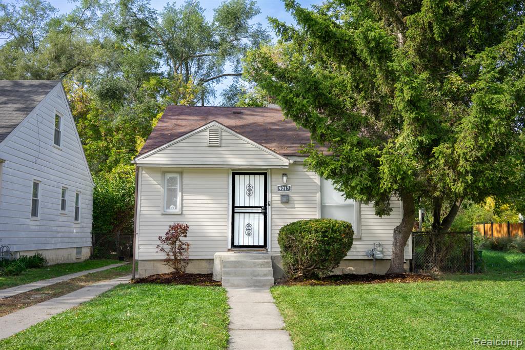 9217 Auburn Street — photo