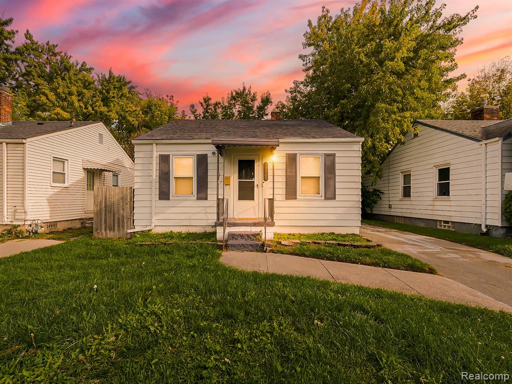 18565 Kenosha Street — photo