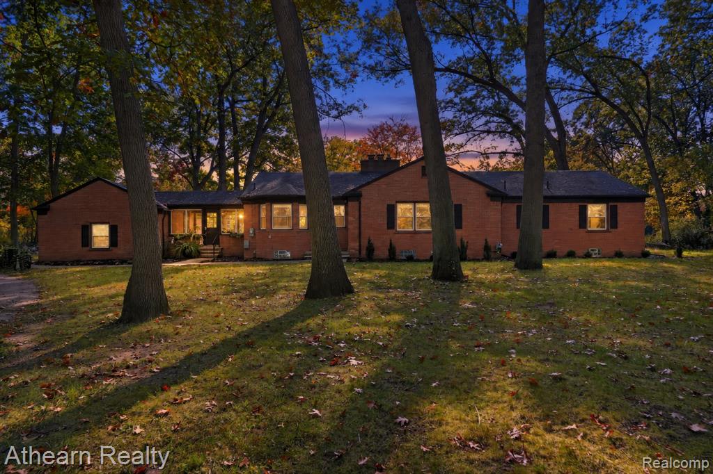 22340 Maplewood Drive — photo