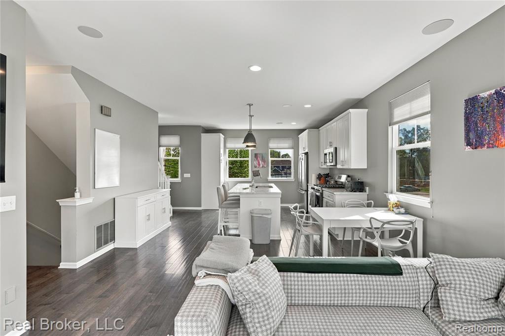1031 N Sherman Drive — photo