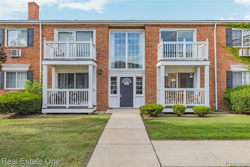2405 Torquay Avenue — photo