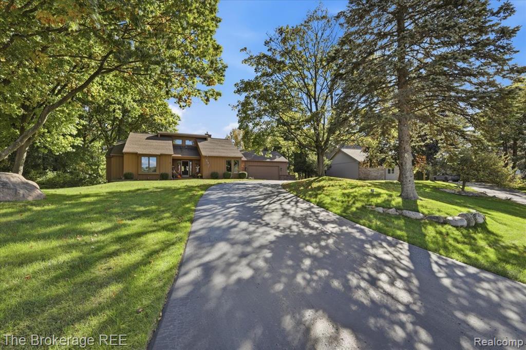 6549 Deer Ridge Drive, Clarkston, MI 48348 | Realty.com