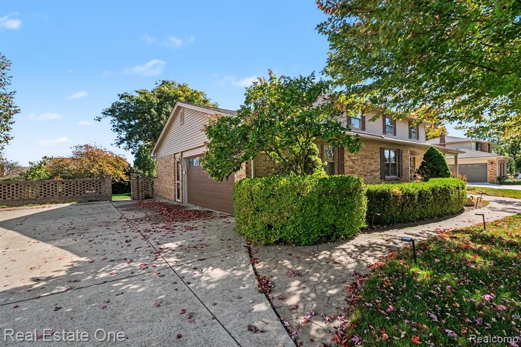 958 Langley Road, Rochester Hills, MI 48309 — photo 2