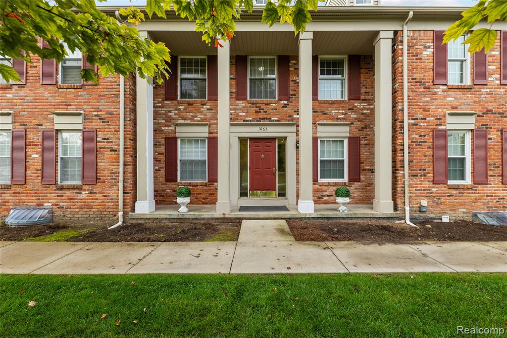 1665 Huntington Park — photo