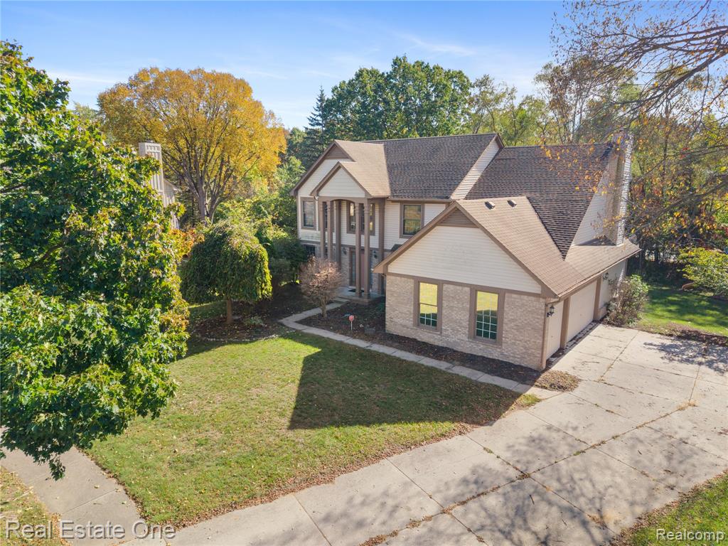 7411 Meadowcrest Court — photo