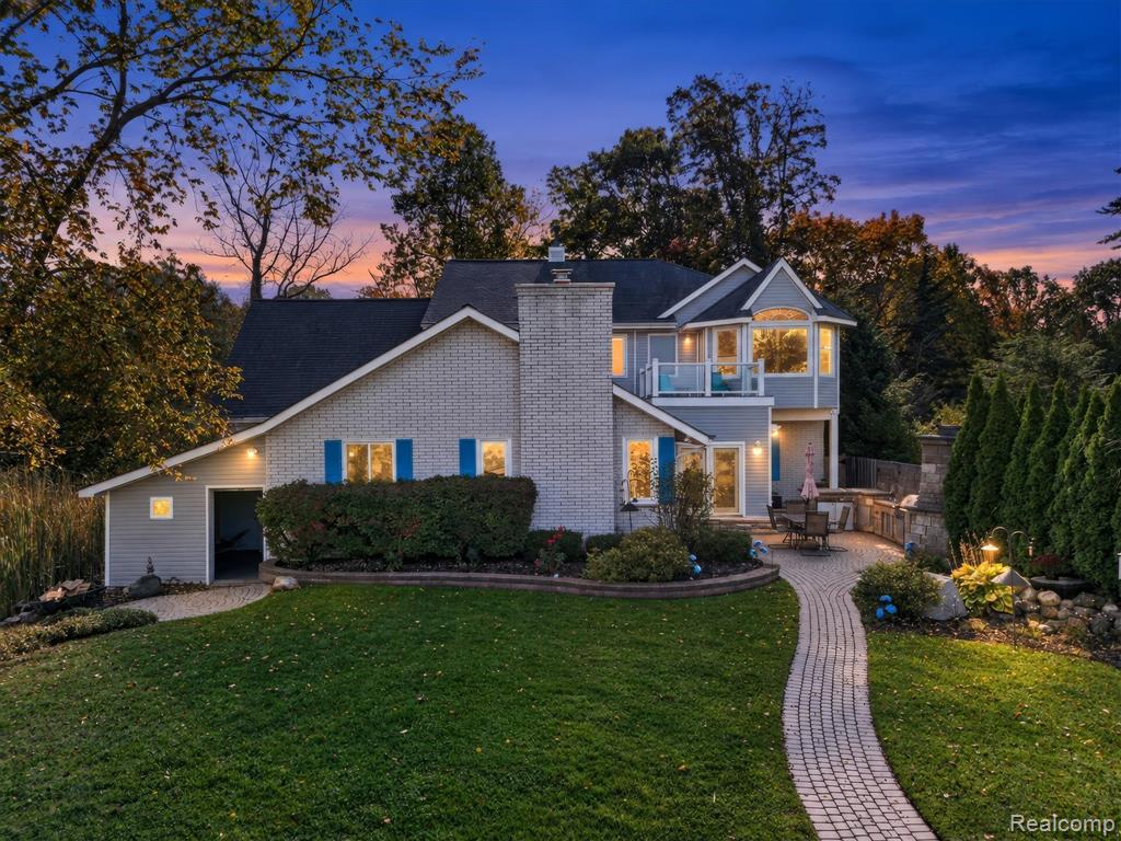 6055 Pinehurst Court — photo