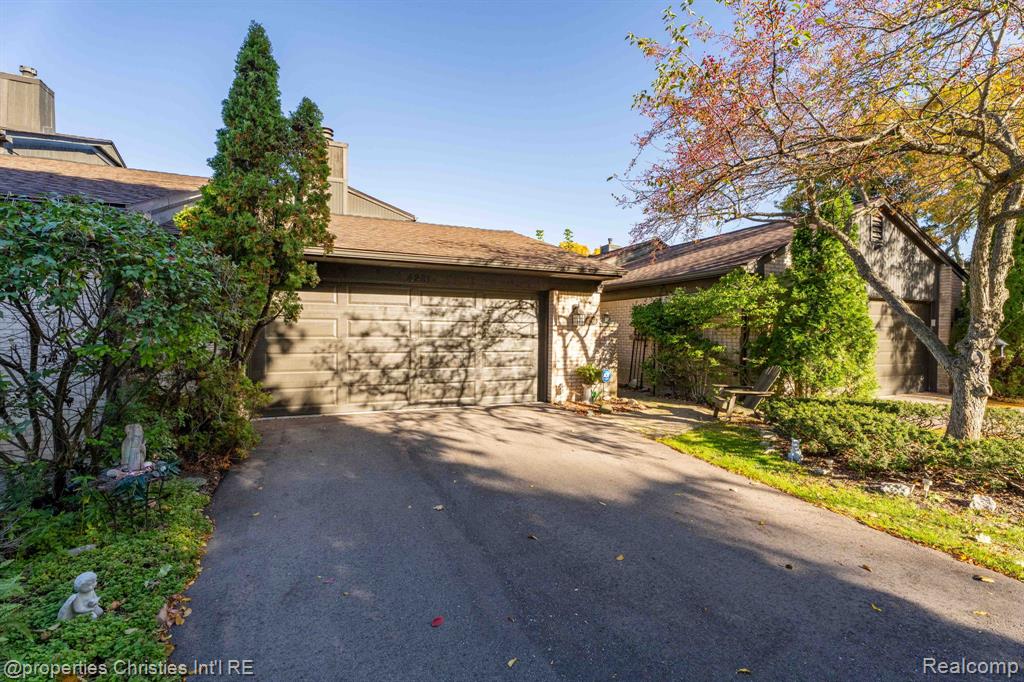 4261 Wabeek Lake Drive — photo