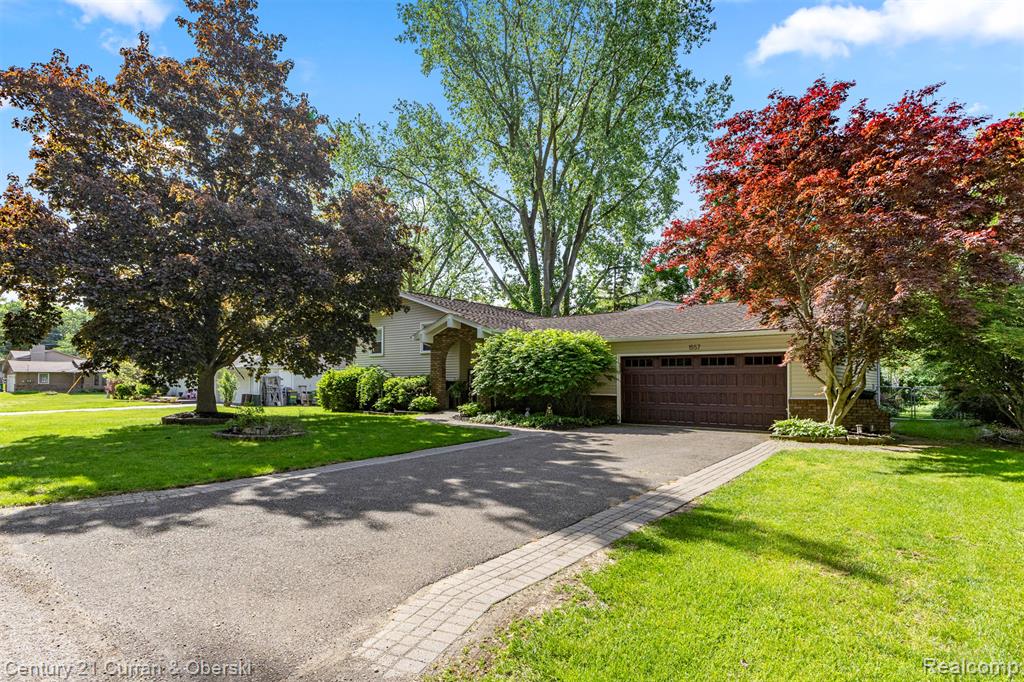 1557 Knob Hill Drive — photo
