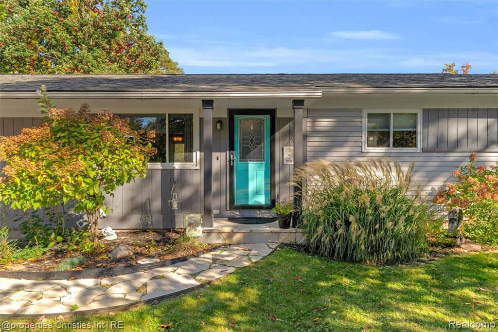 541 May Road, Rochester Hills, MI 48307 — photo 2