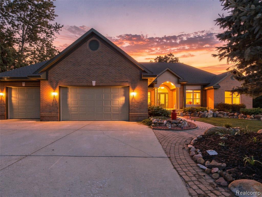 87 Oak View Drive — photo