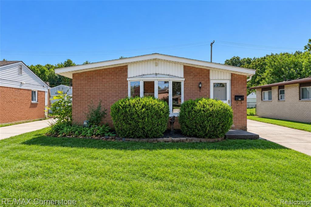 34047 Birchwood Street — photo