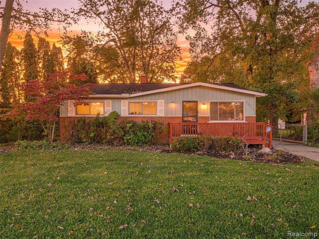 15317 Green Lane Avenue — photo