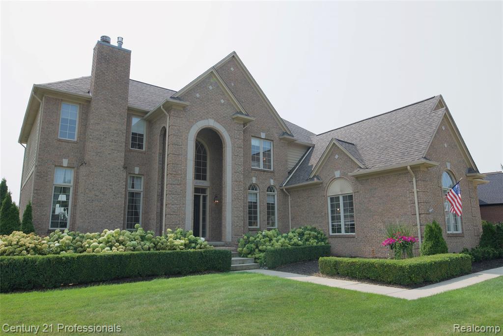 916 Majestic — photo