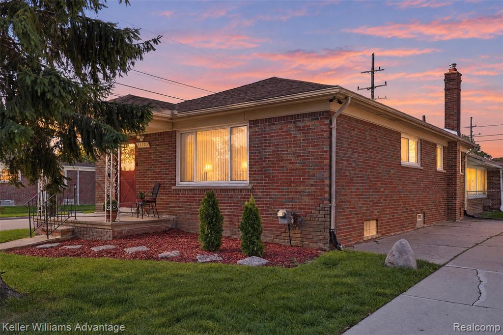 23703 Courtland Avenue — photo