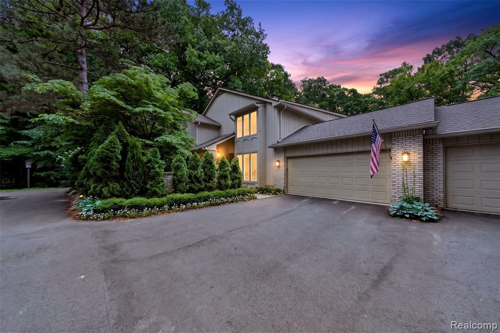 1262 Woodcrest Circle — photo