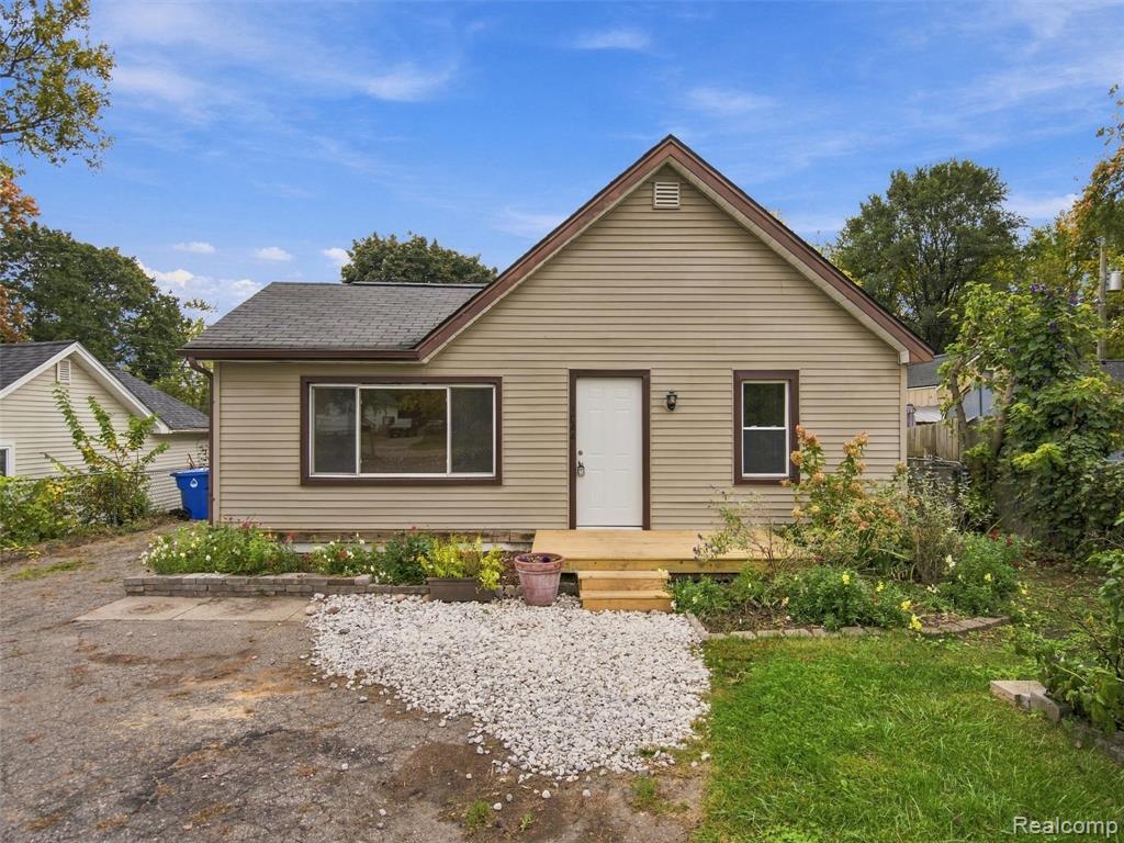 1044 Lakeview Street — photo