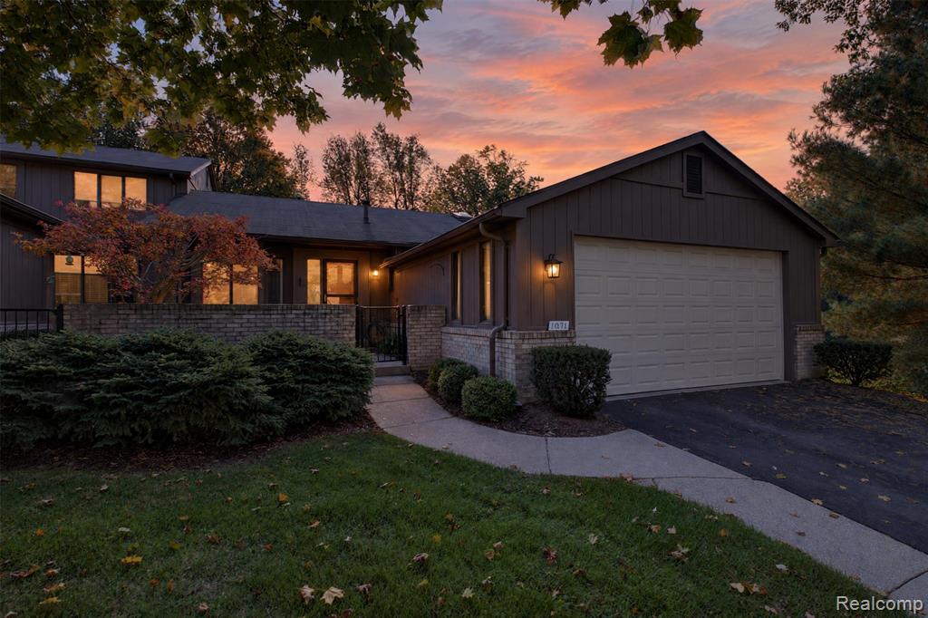 1071 Oak Pointe Drive — photo