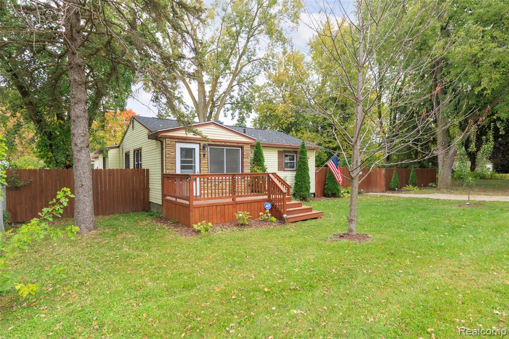 2327 Helen Avenue — photo