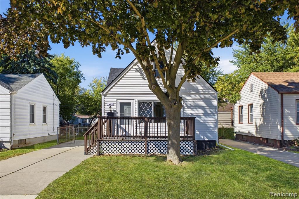 22409 Beechwood Avenue — photo