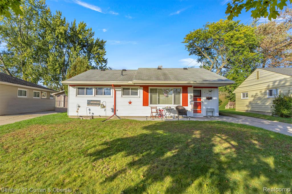 555 Lytle Place — photo