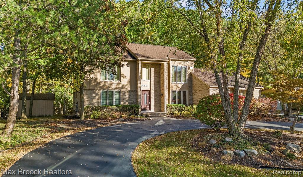 6135 Pickwood Drive — photo